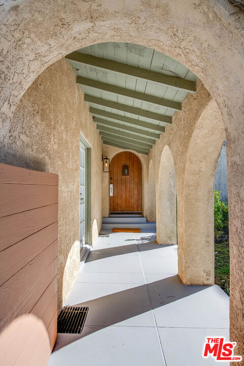 1342 S Orange Grove Ave