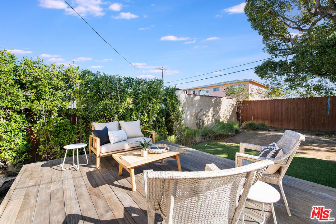 1342 S Orange Grove Ave