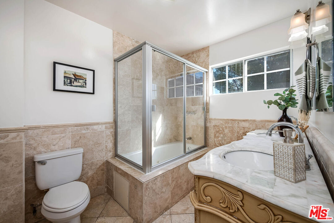 1342 S Orange Grove Ave