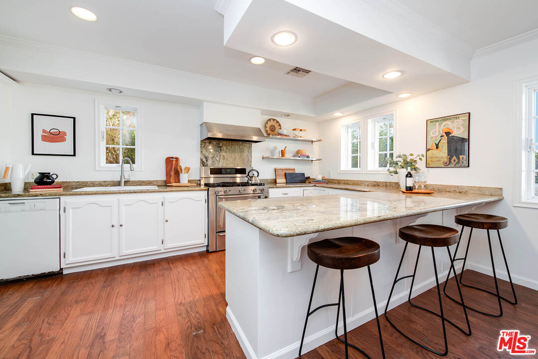 1342 S Orange Grove Ave