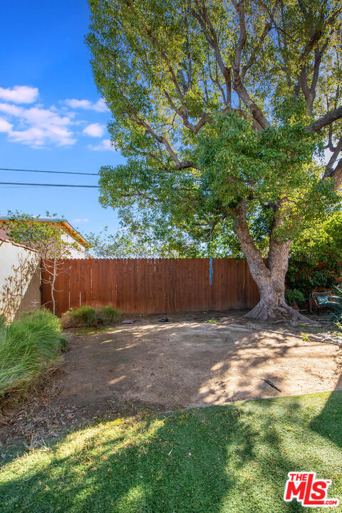 1342 S Orange Grove Ave