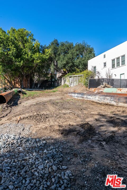 1991 N Alexandria Ave