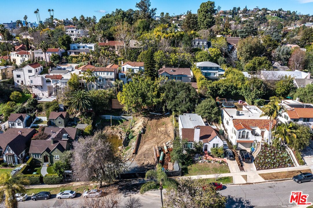 1991 N Alexandria Ave