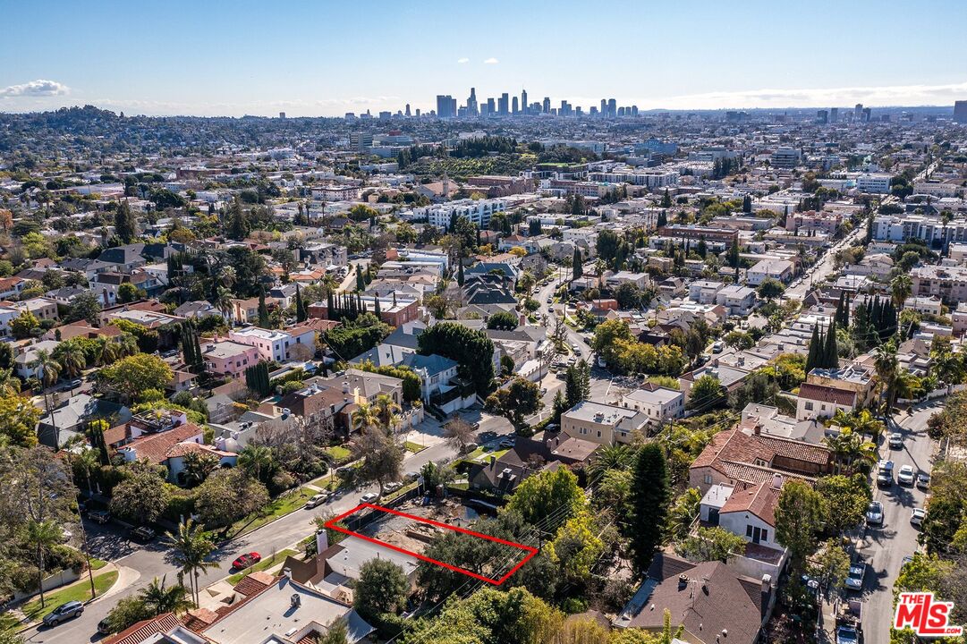 1991 N Alexandria Ave