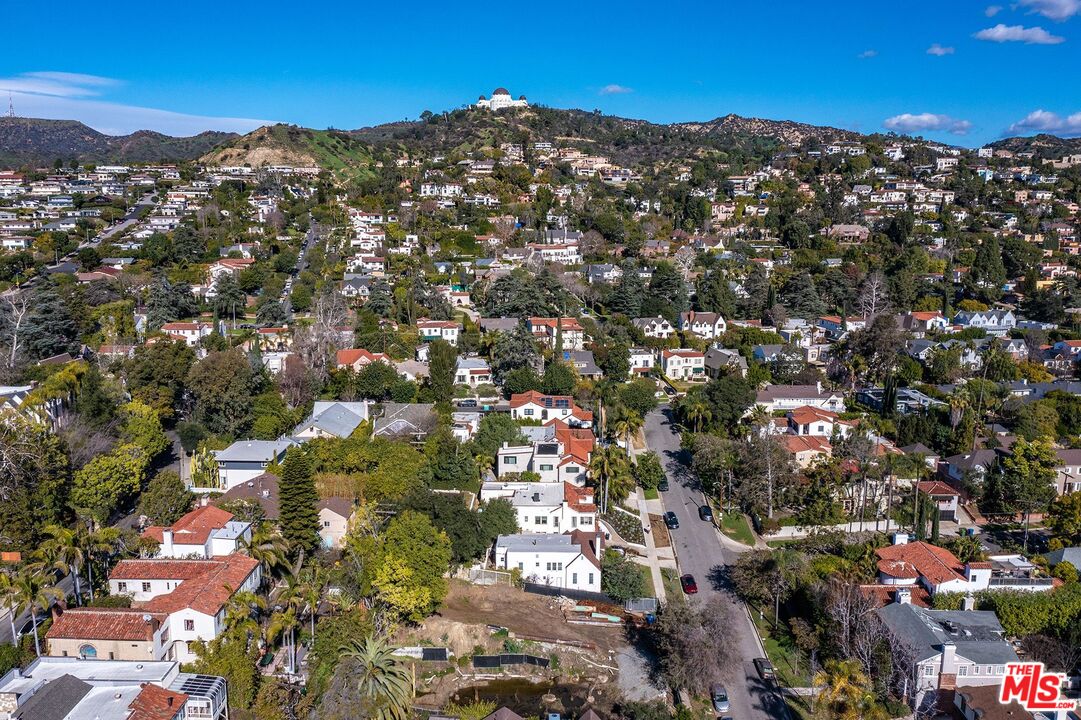 1991 N Alexandria Ave