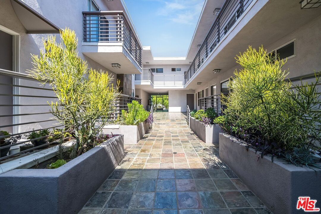 832 Euclid St Unit: 104