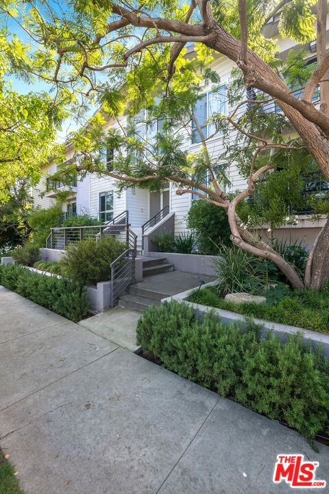 832 Euclid St Unit: 104