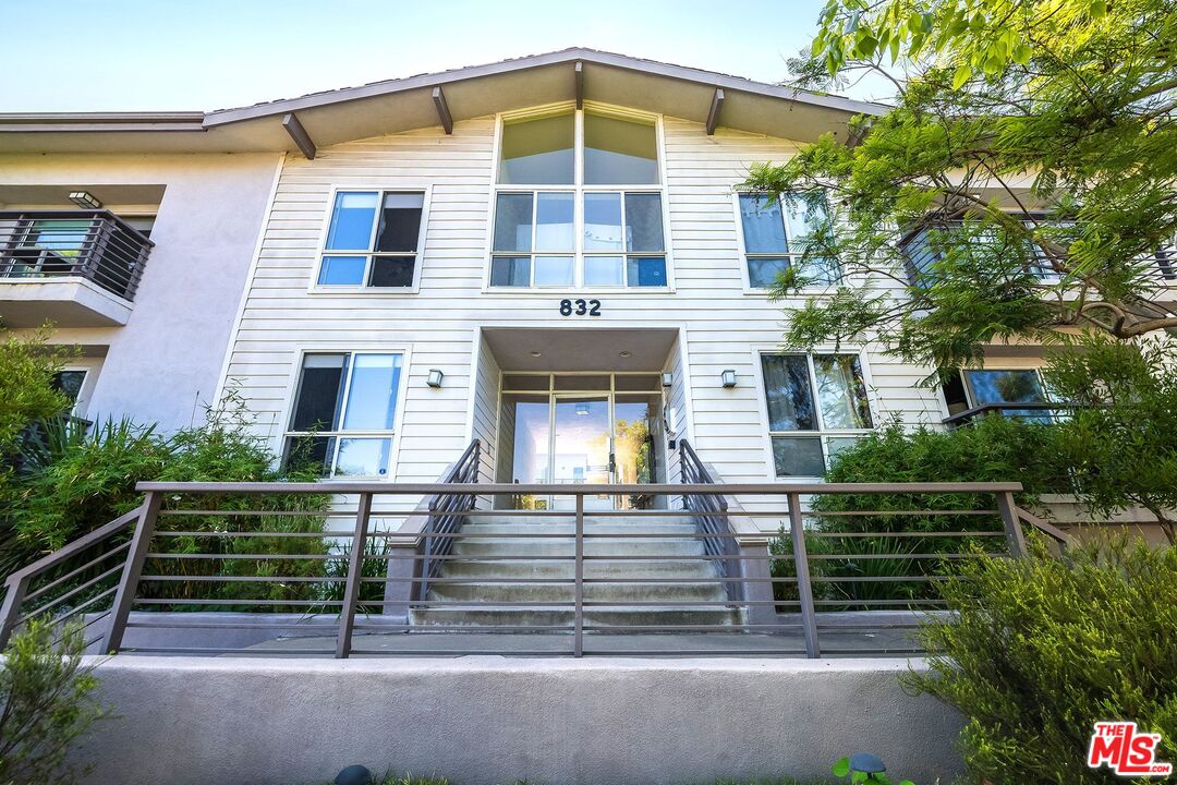 832 Euclid St Unit: 104