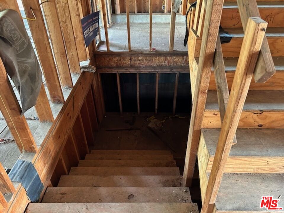 1130 N Poinsettia Pl