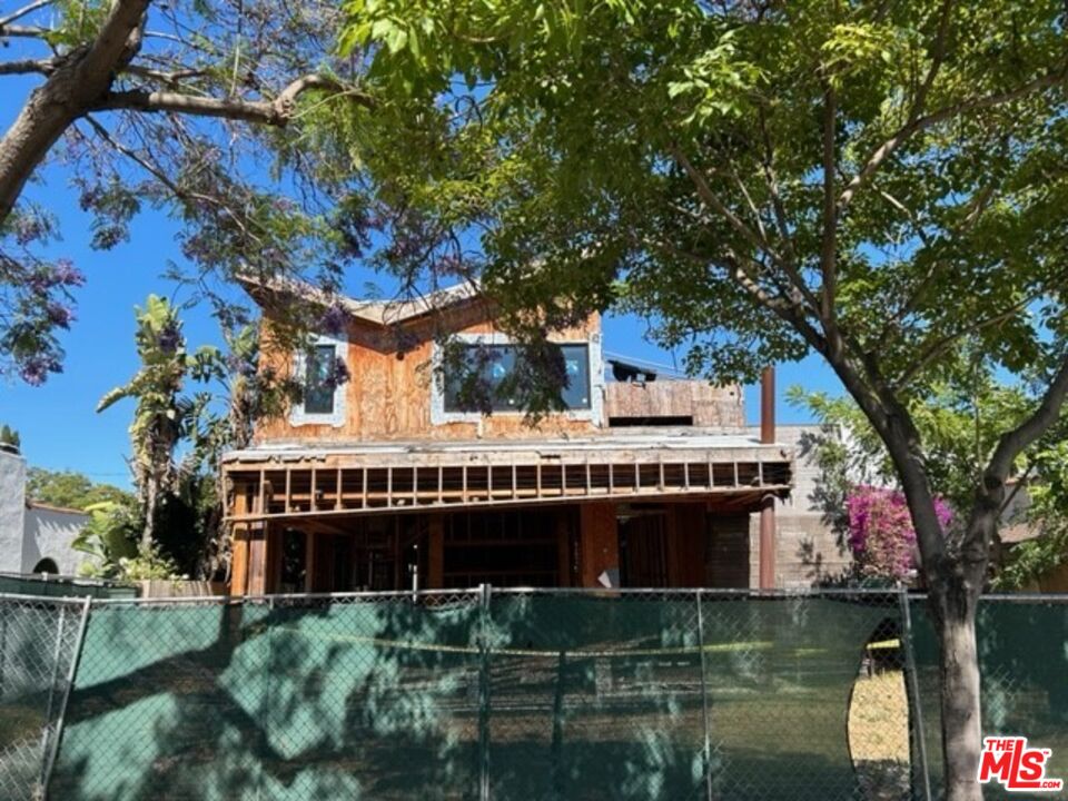 1130 N Poinsettia Pl