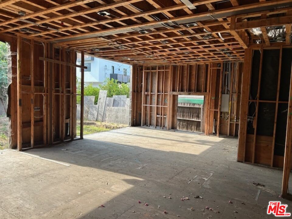 1130 N Poinsettia Pl