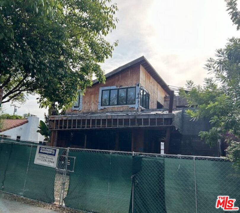 1130 N Poinsettia Pl