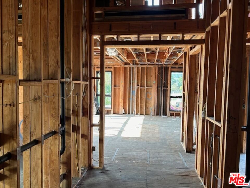 1130 N Poinsettia Pl