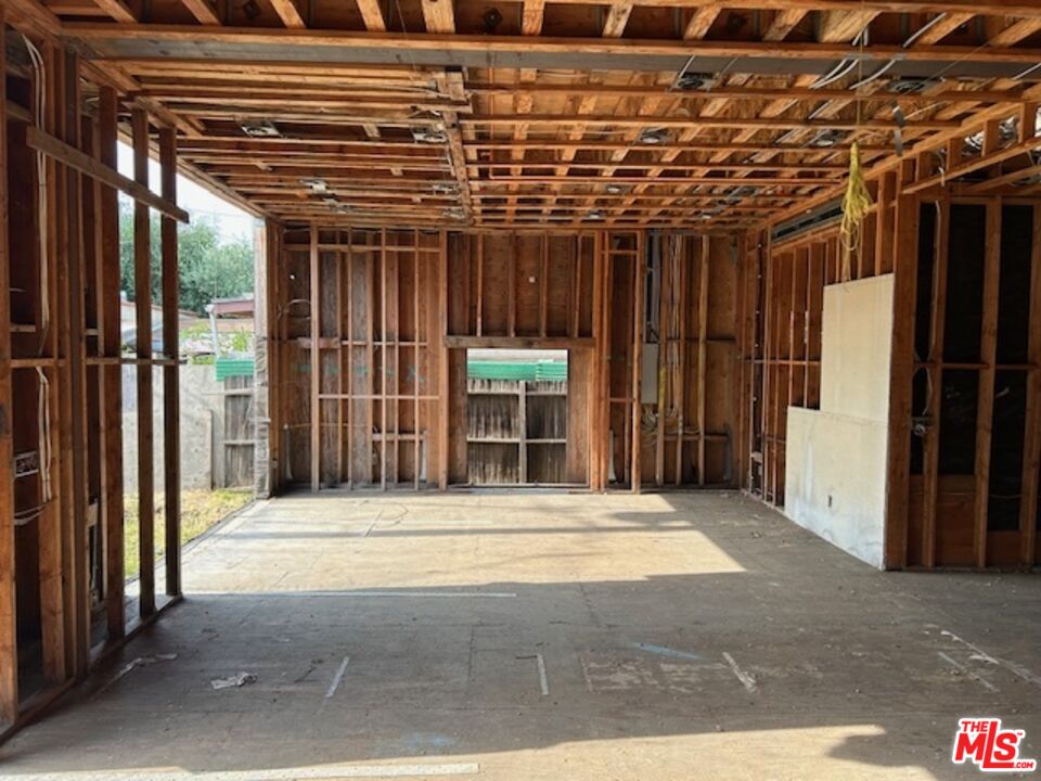 1130 N Poinsettia Pl