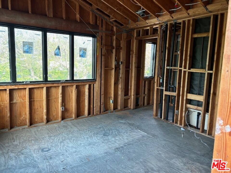 1130 N Poinsettia Pl