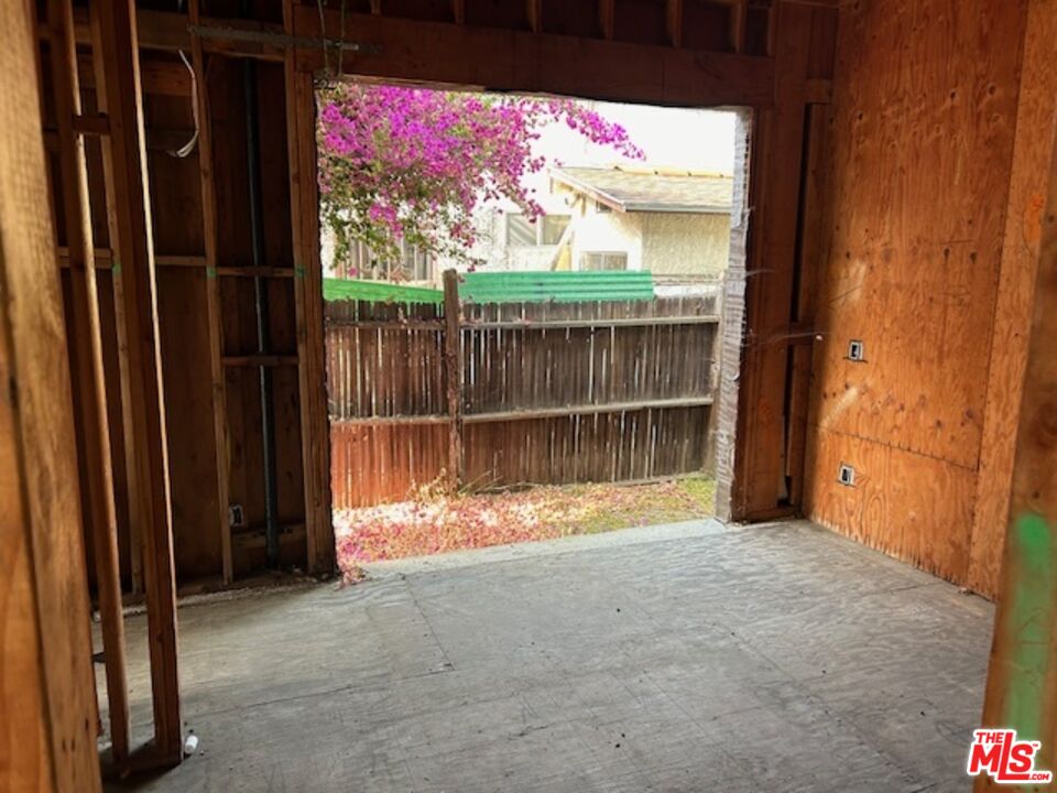 1130 N Poinsettia Pl