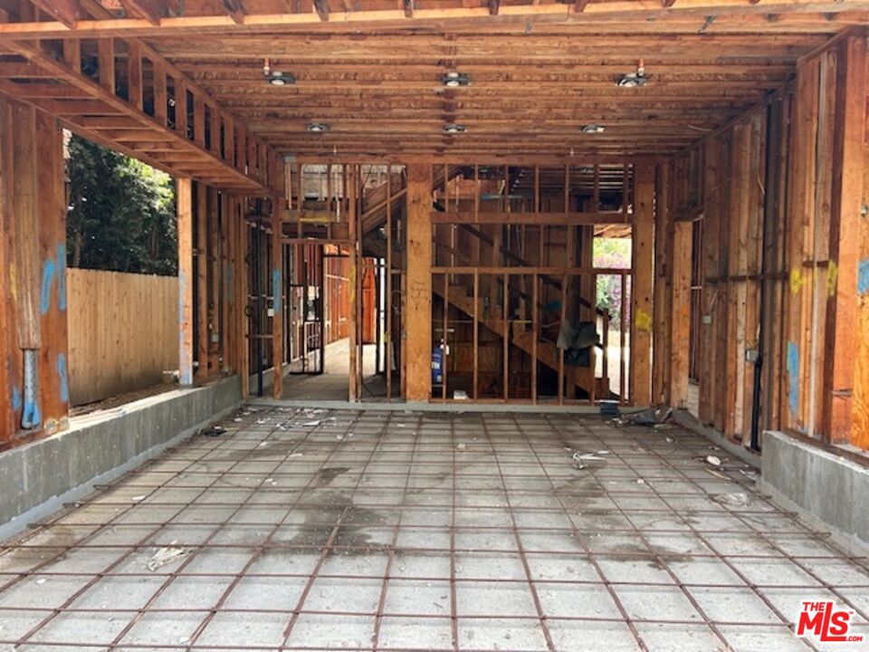 1130 N Poinsettia Pl