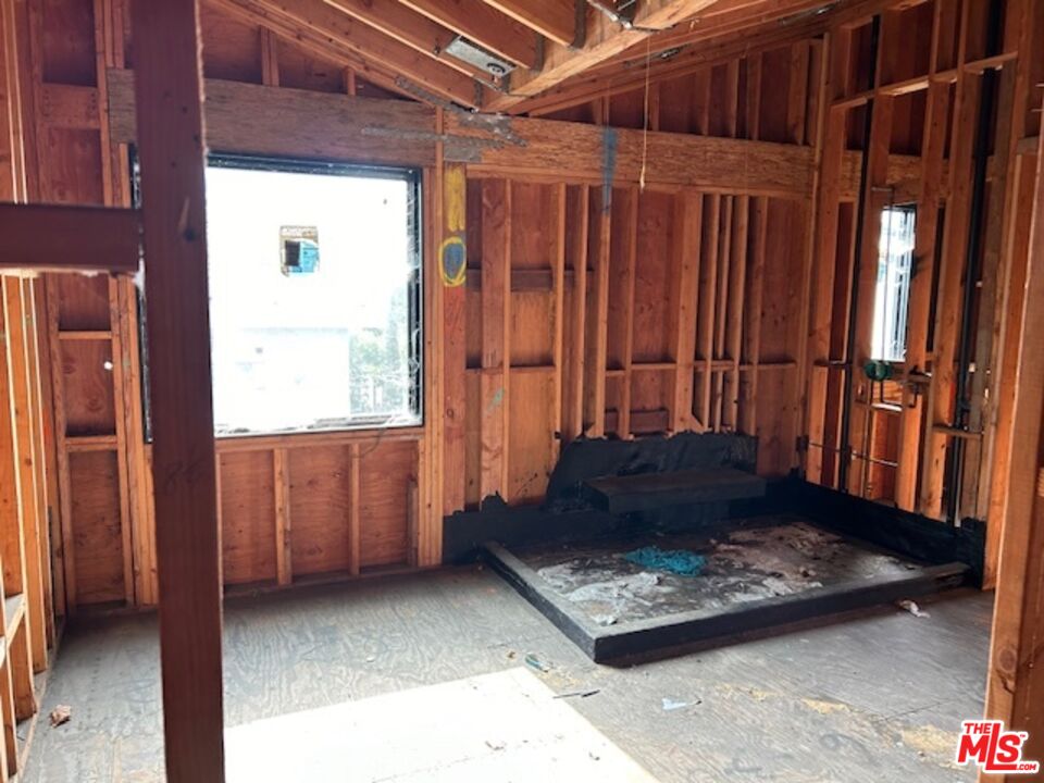 1130 N Poinsettia Pl