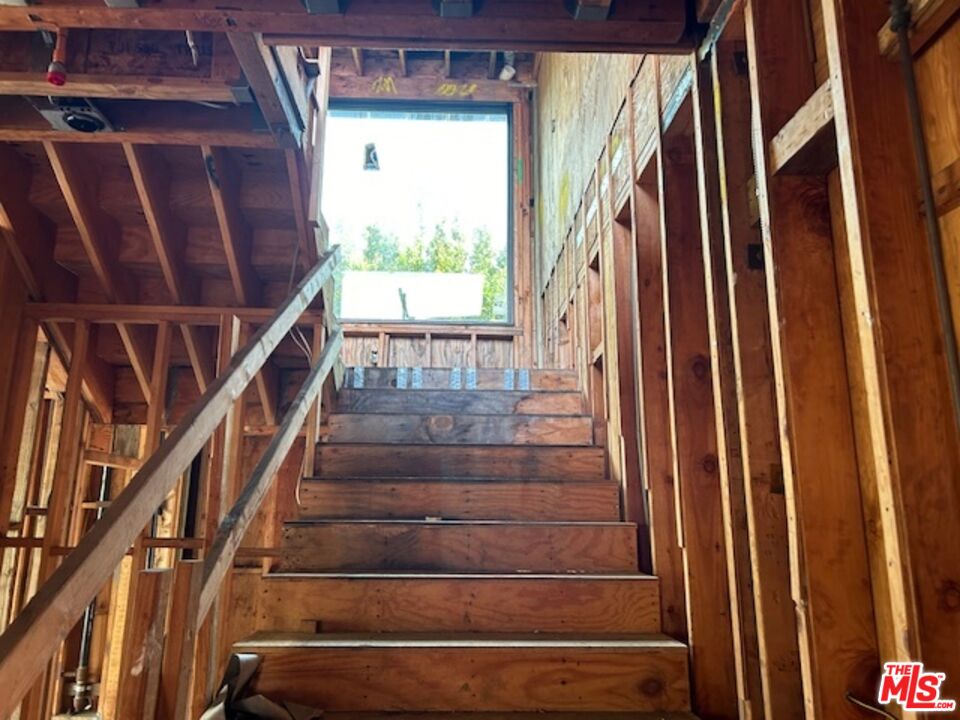 1130 N Poinsettia Pl