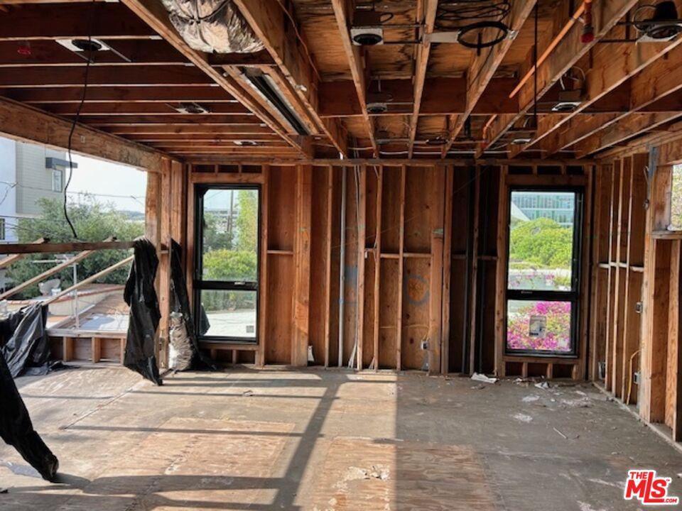 1130 N Poinsettia Pl