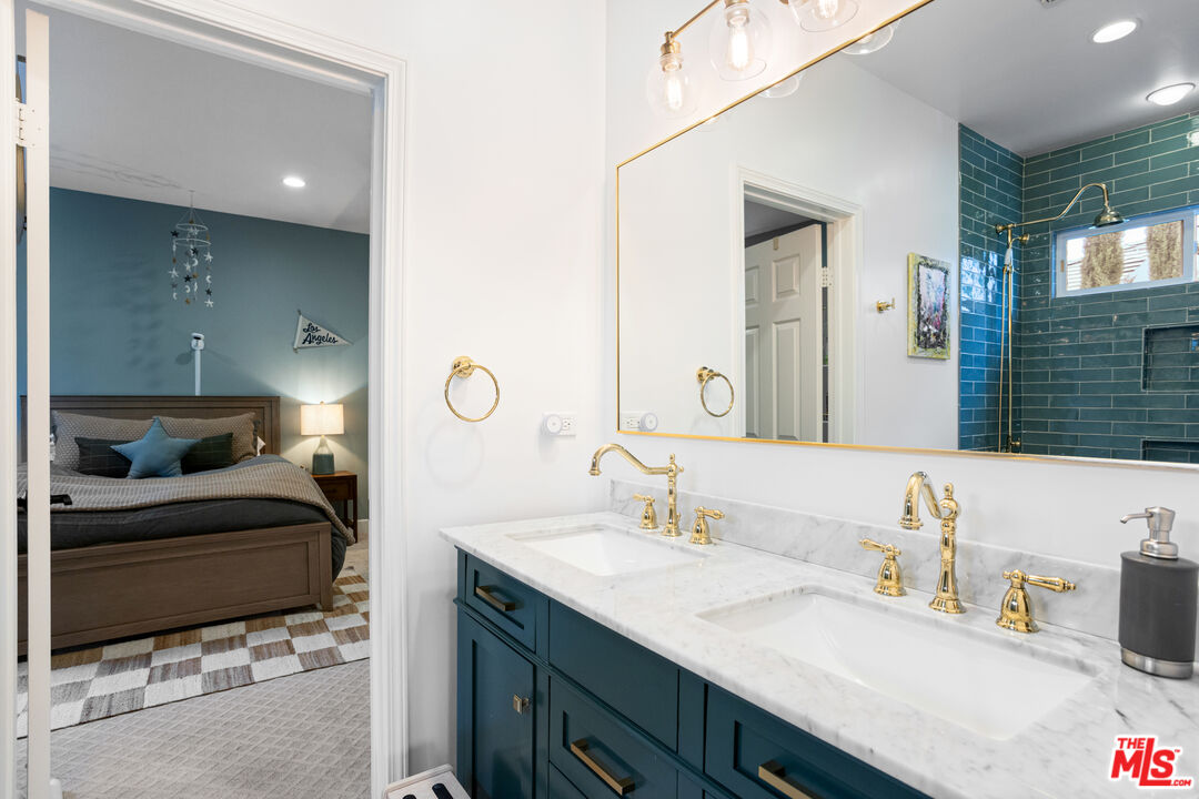 3910 Leighton Point Rd