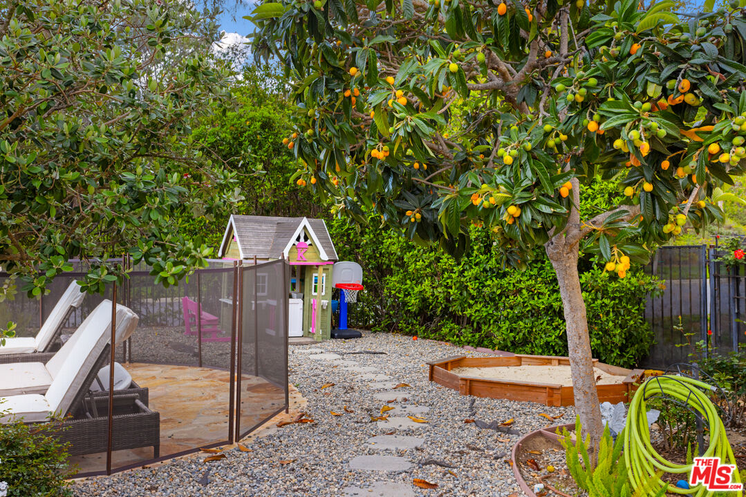 3910 Leighton Point Rd