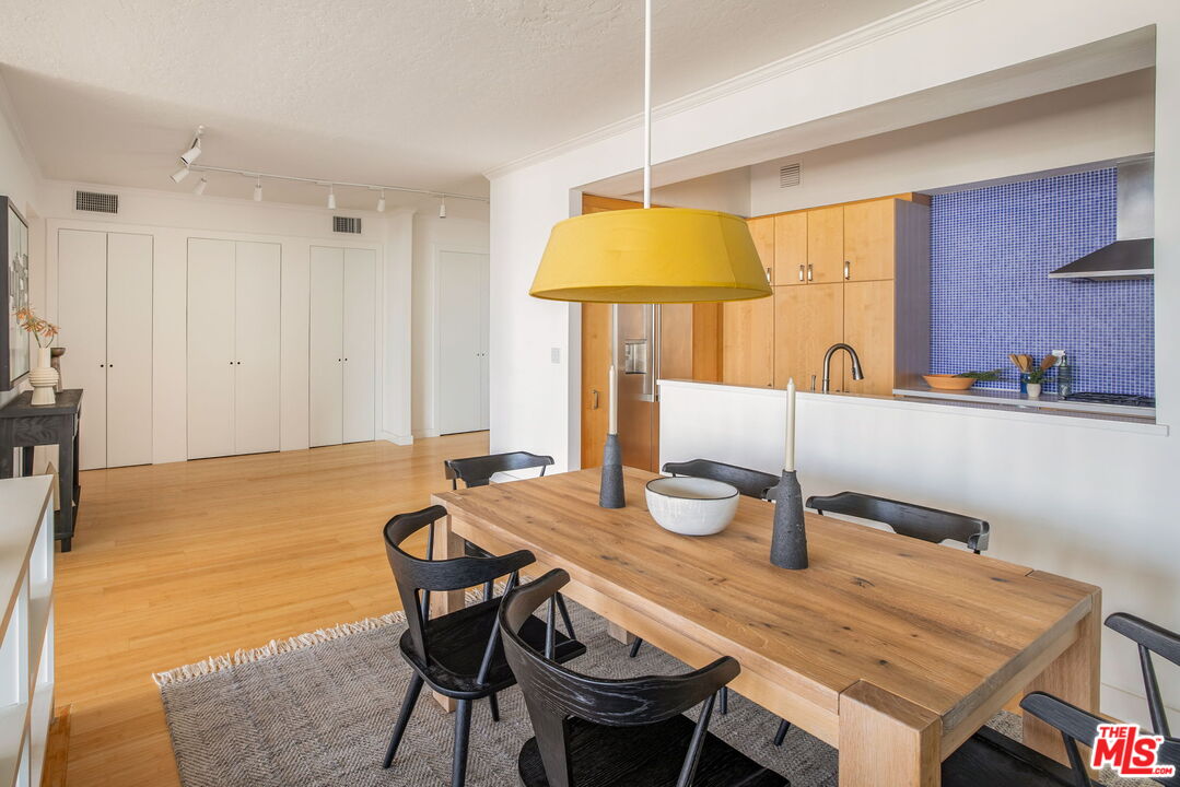 1260 S Beverly Glen Blvd Unit: 405