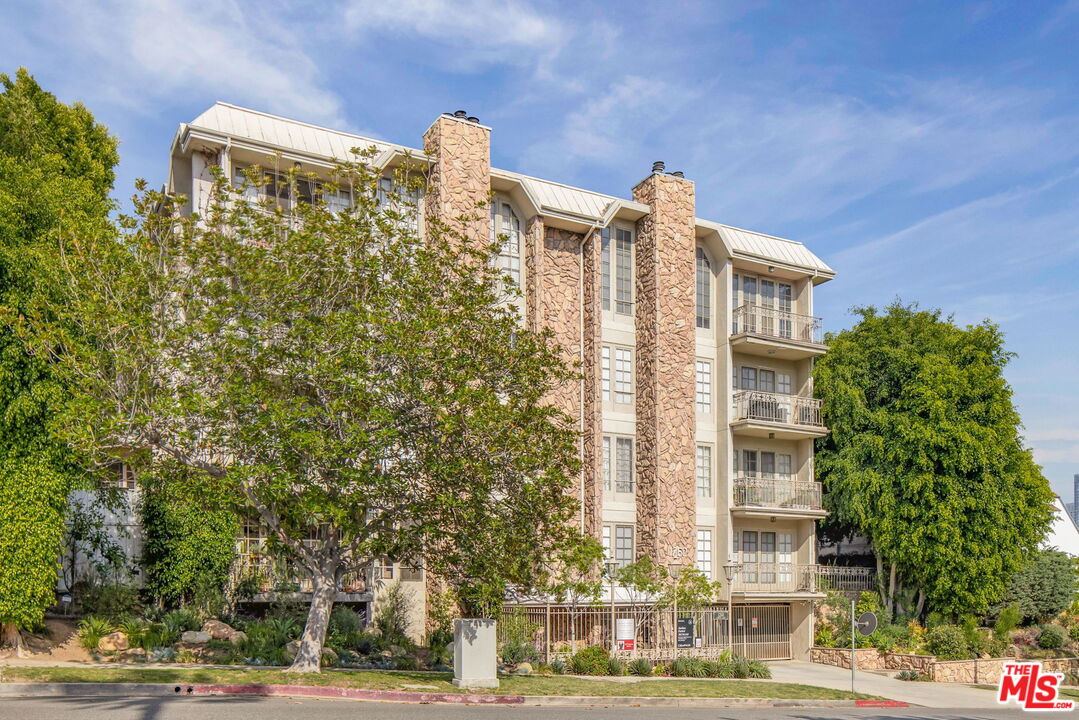 1260 S Beverly Glen Blvd Unit: 405