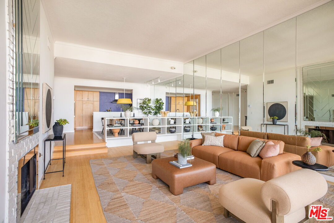 1260 S Beverly Glen Blvd Unit: 405