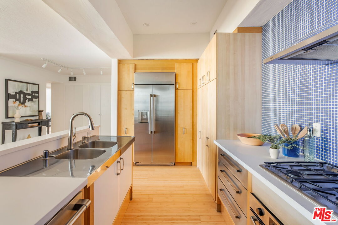 1260 S Beverly Glen Blvd Unit: 405