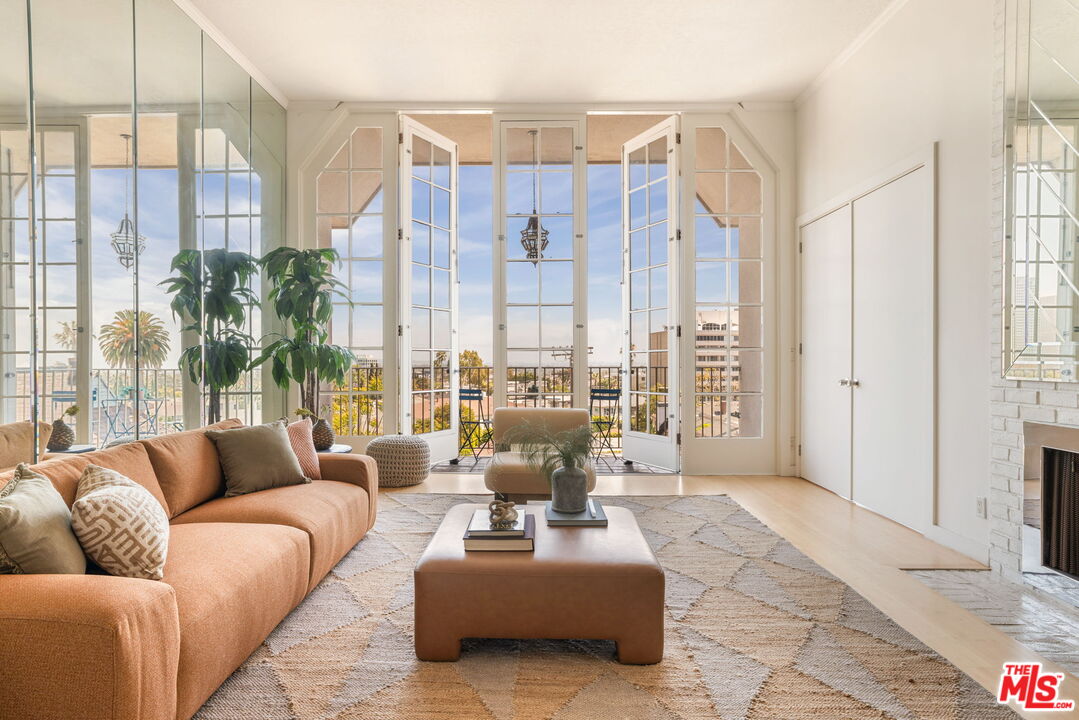 1260 S Beverly Glen Blvd Unit: 405