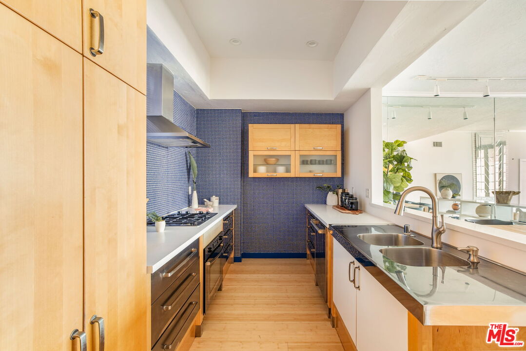 1260 S Beverly Glen Blvd Unit: 405