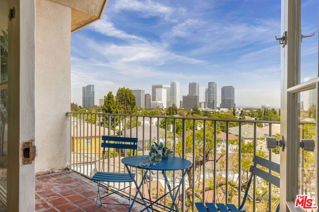 1260 S Beverly Glen Blvd Unit: 405