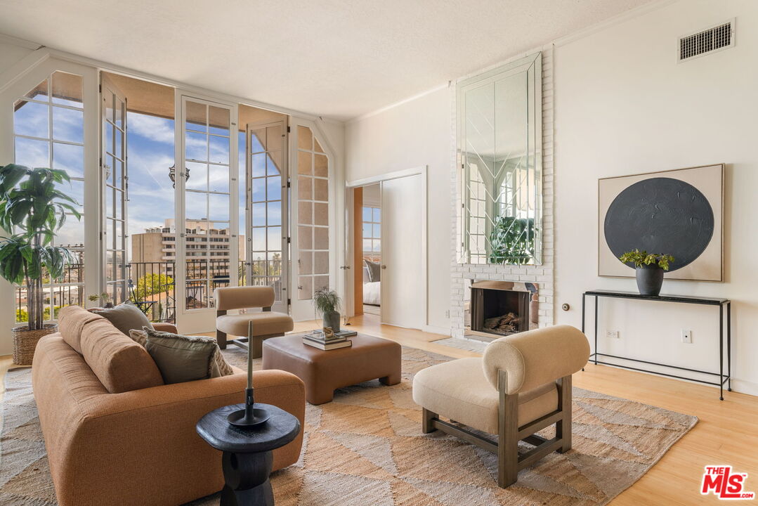 1260 S Beverly Glen Blvd Unit: 405