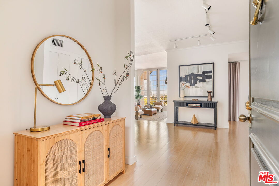 1260 S Beverly Glen Blvd Unit: 405