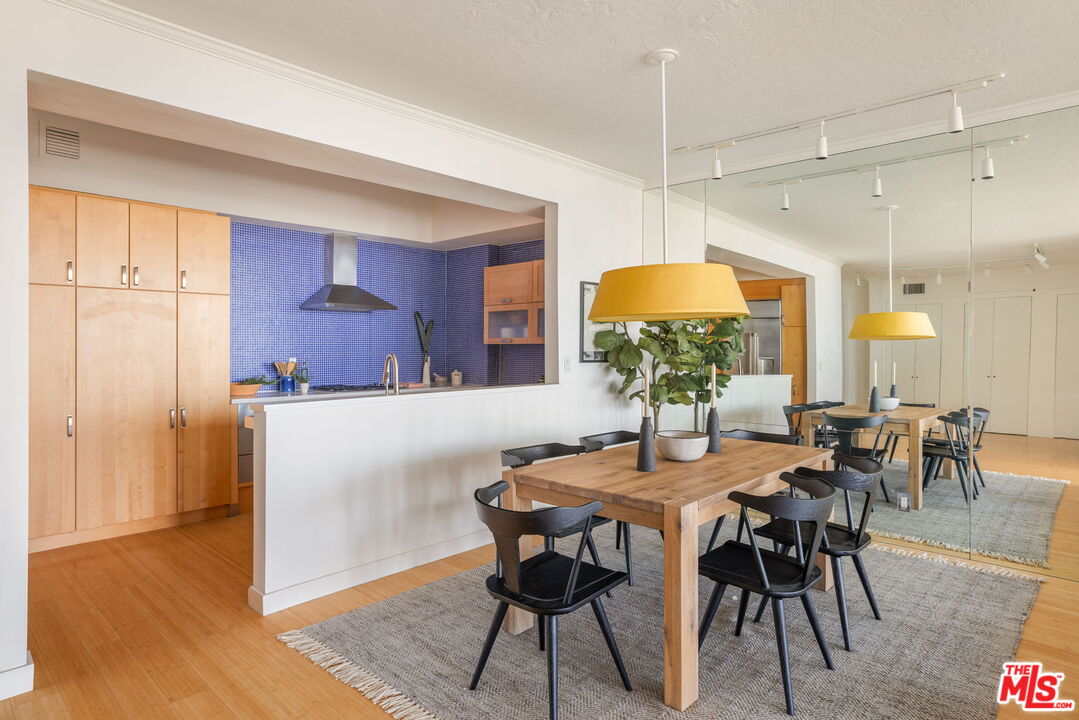 1260 S Beverly Glen Blvd Unit: 405