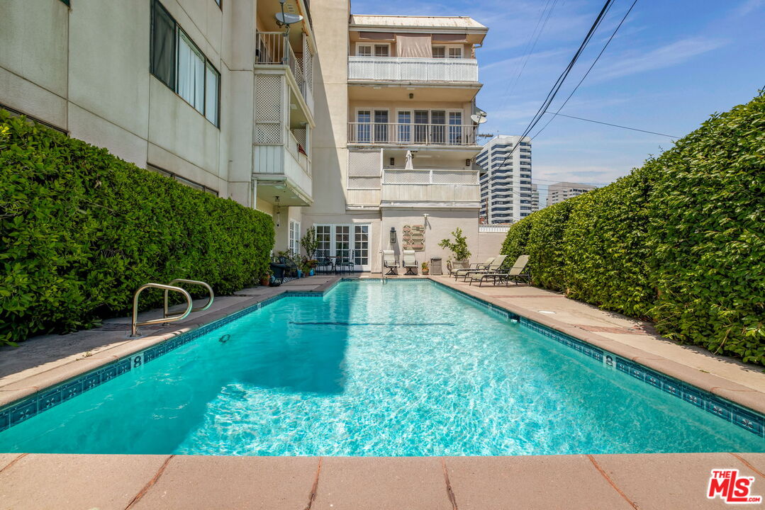 1260 S Beverly Glen Blvd Unit: 405