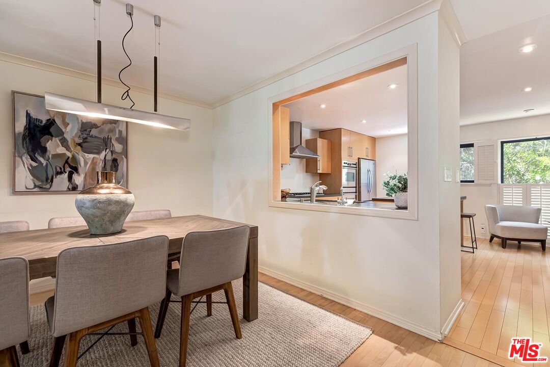323 San Vicente Blvd Unit: 11