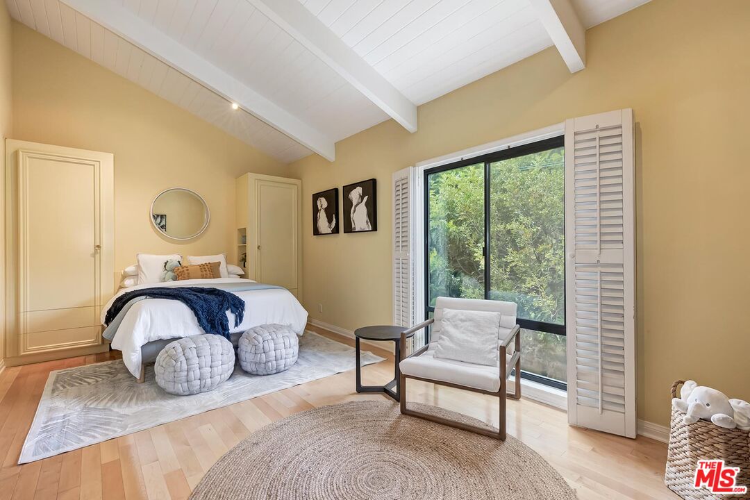 323 San Vicente Blvd Unit: 11