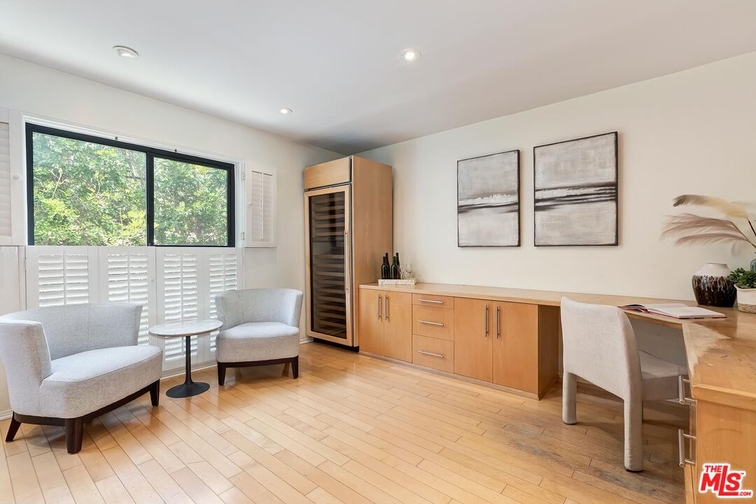 323 San Vicente Blvd Unit: 11
