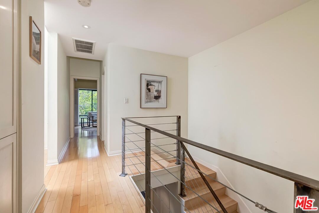 323 San Vicente Blvd Unit: 11