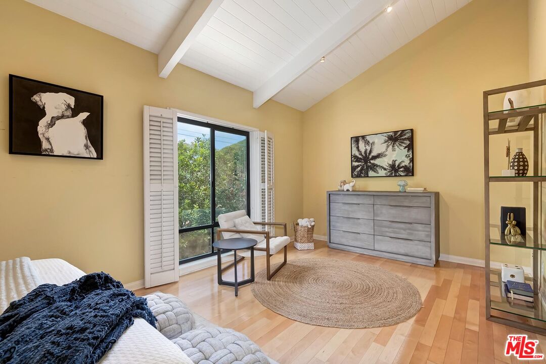 323 San Vicente Blvd Unit: 11