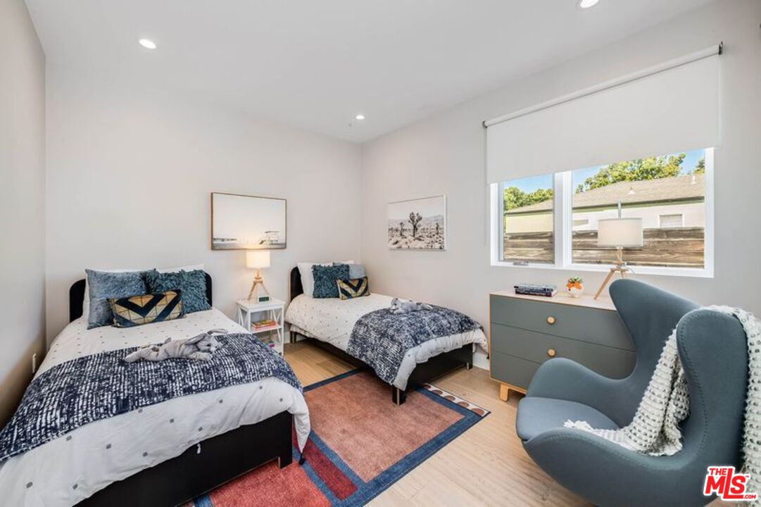 811 19th St Unit: 3