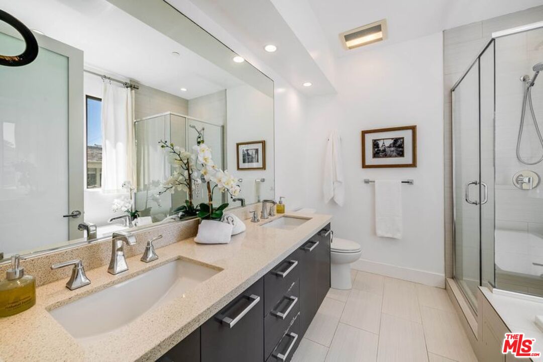 811 19th St Unit: 3