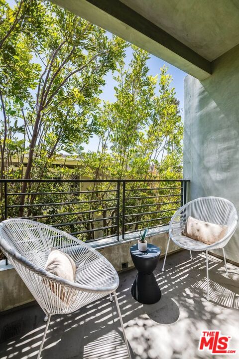 811 19th St Unit: 3