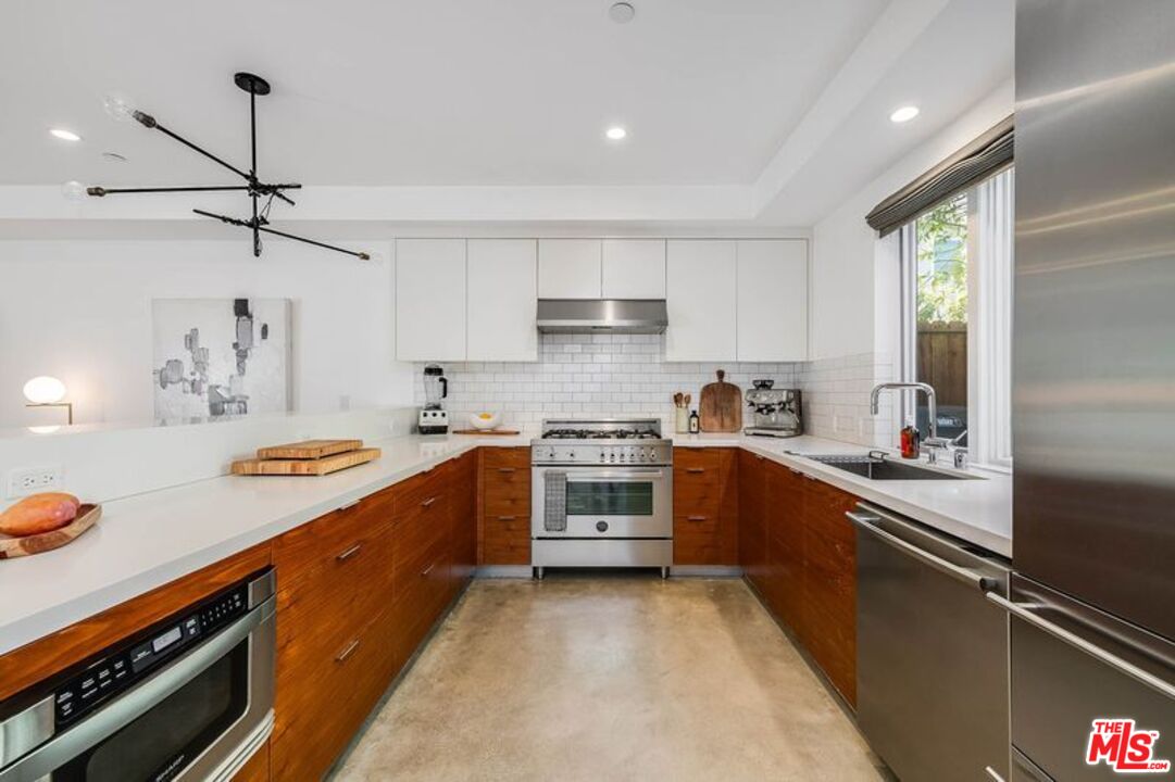 811 19th St Unit: 3