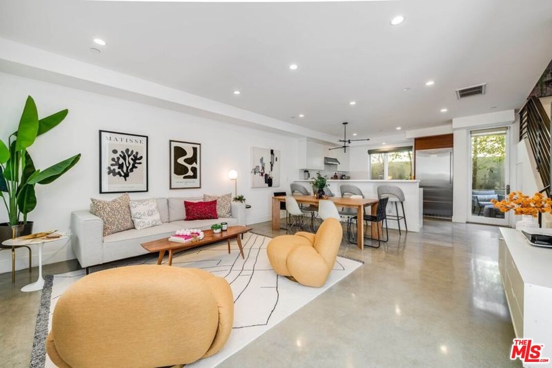 811 19th St Unit: 3