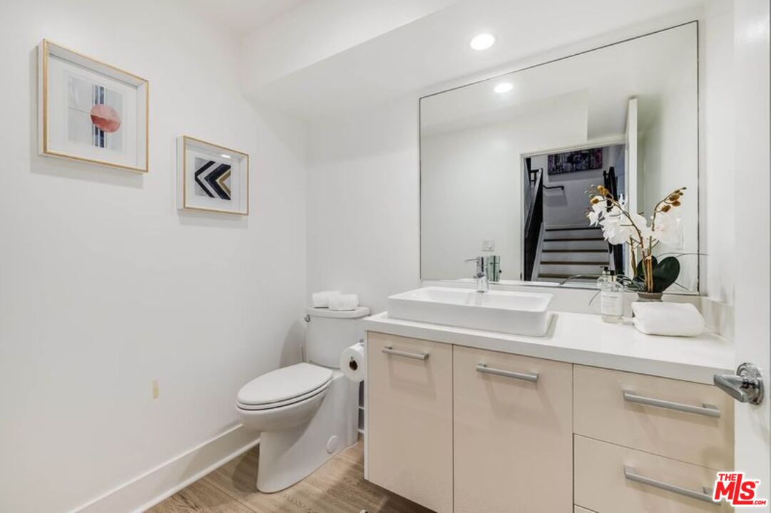 811 19th St Unit: 3