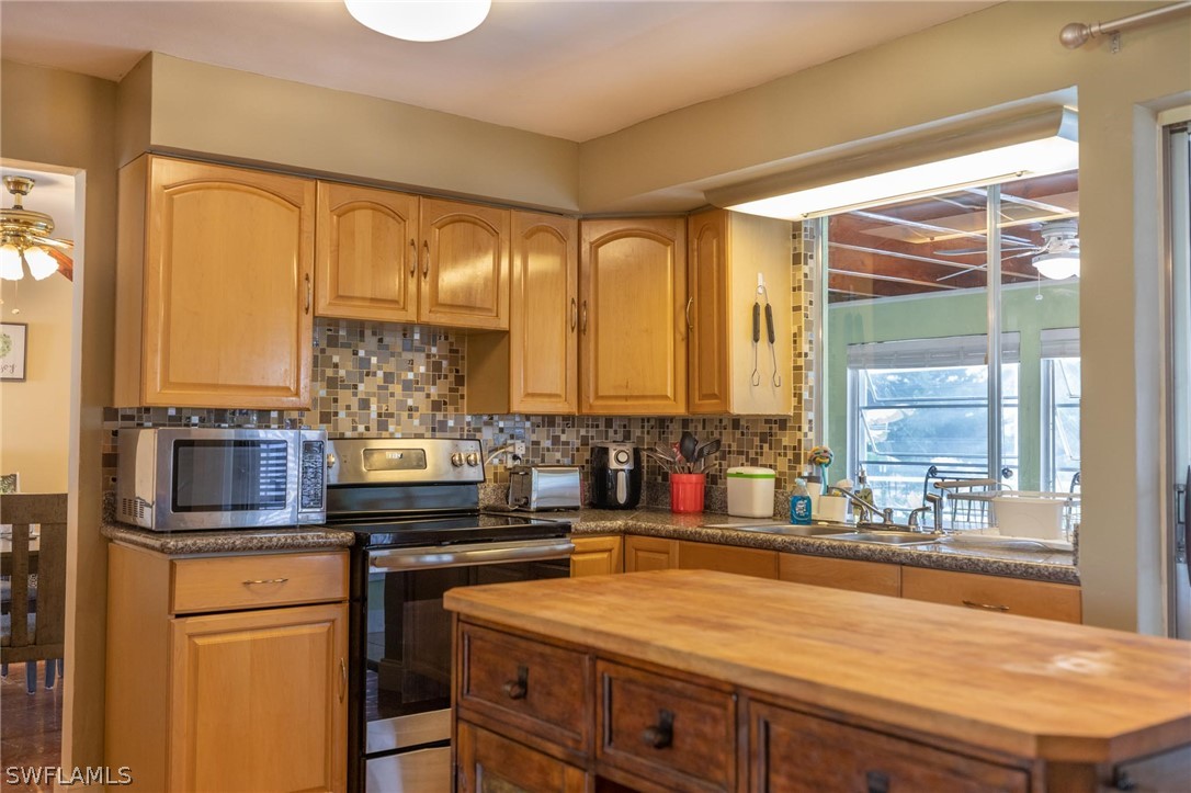 1806 NE Van Loon Terrace