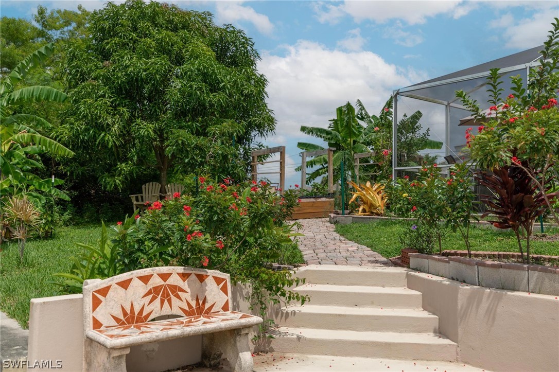 1806 NE Van Loon Terrace